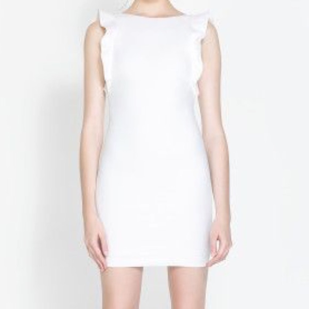 White dress with ruffles sleeves